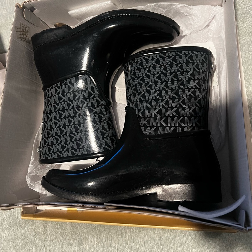 Michael Kors rain boots size 7